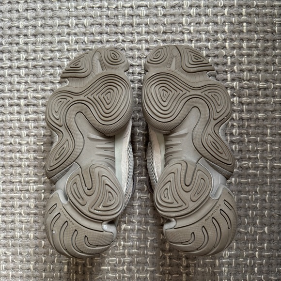 Yeezy x Adidas 500 - Picture 4 of 5